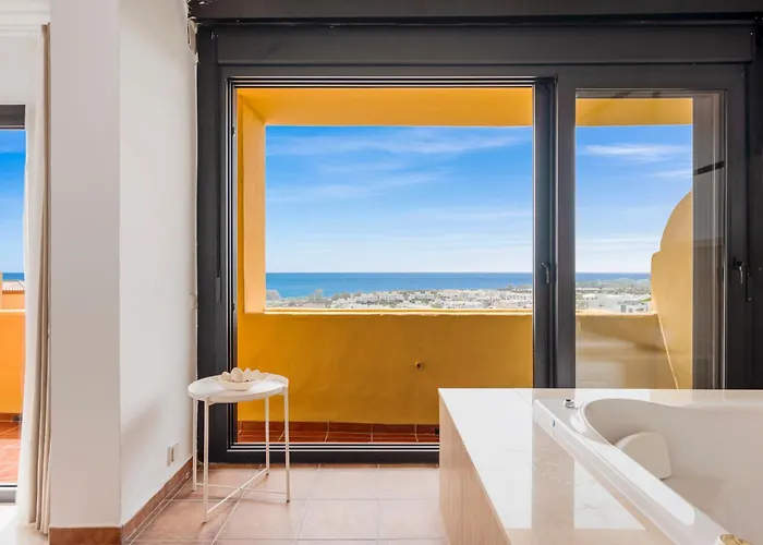 Lägenhet Sky And Sea Penthouse Estepona