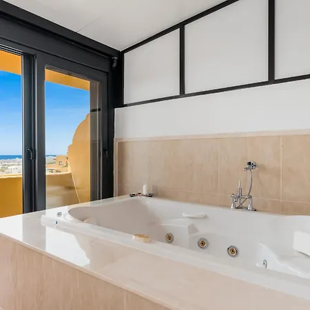 Sky And Sea Penthouse - Pool, Jacuzzi, Sea Views Apartamento Estepona